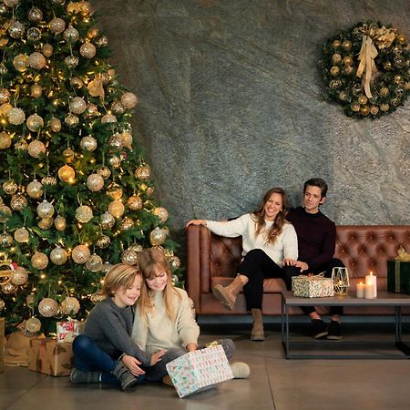 Mk Hotel Tirana Rinas Exterior photo The 2019 Christmas tree at the Four Seasons Hotel