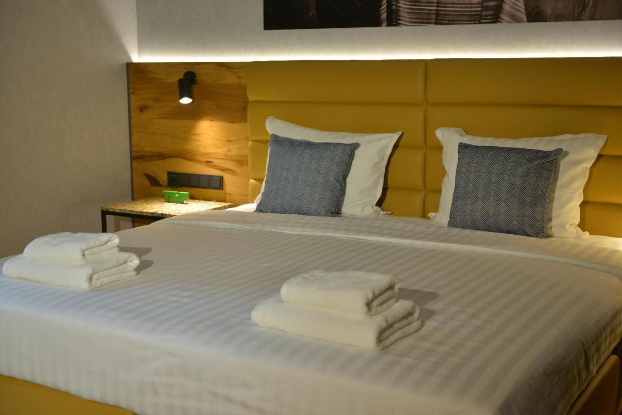 Mk Hotel Tirana Rinas Exterior photo A bed with a headboard