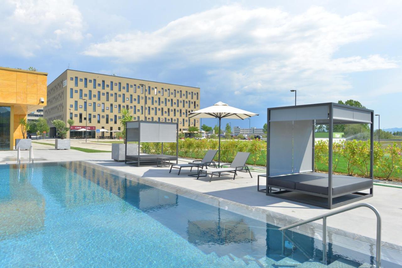 Mk Hotel Tirana Rinas Exterior photo The swimming pool at the hotel