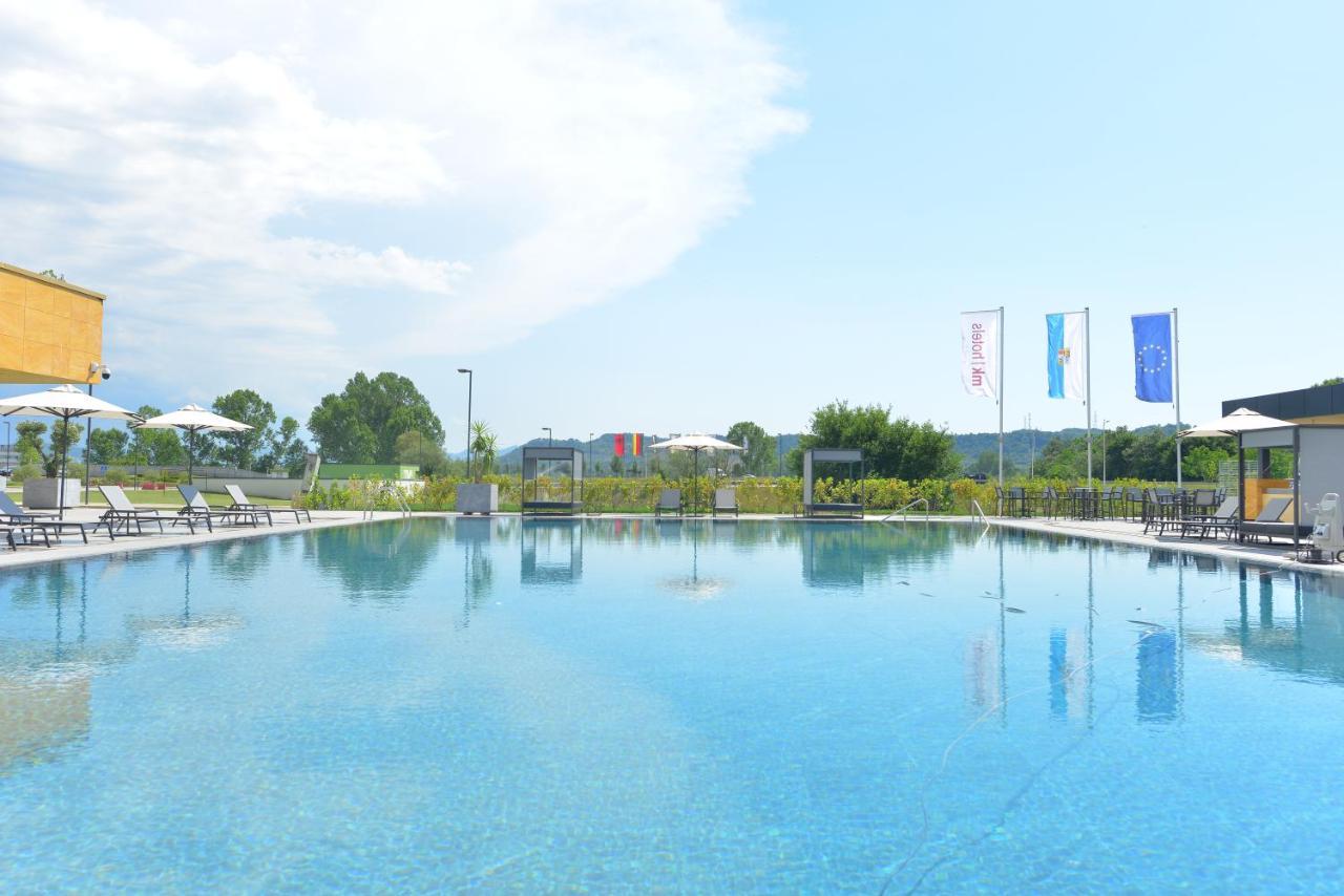 Mk Hotel Tirana Rinas Exterior photo The swimming pool at the resort