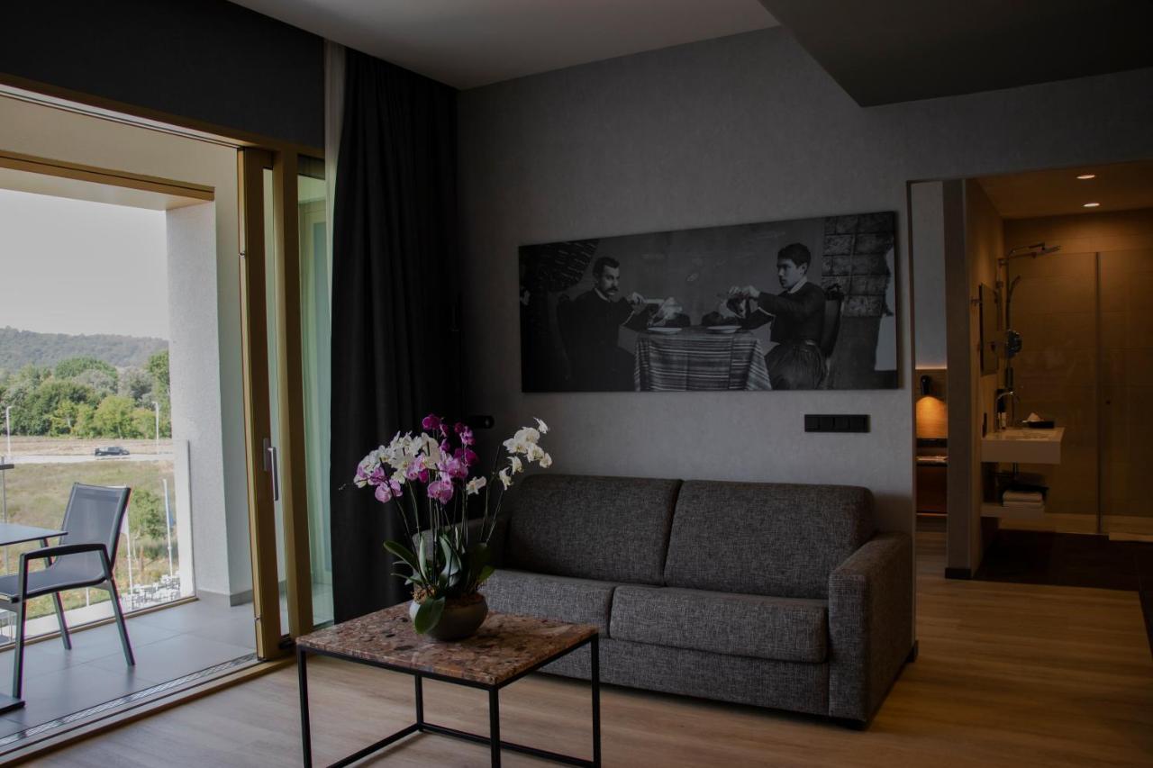 Mk Hotel Tirana Rinas Exterior photo A room at the Hotel