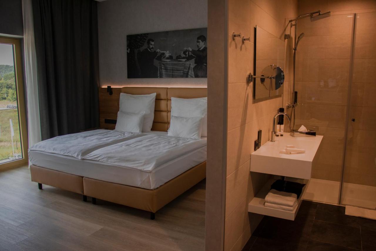 Mk Hotel Tirana Rinas Exterior photo A room at the hotel