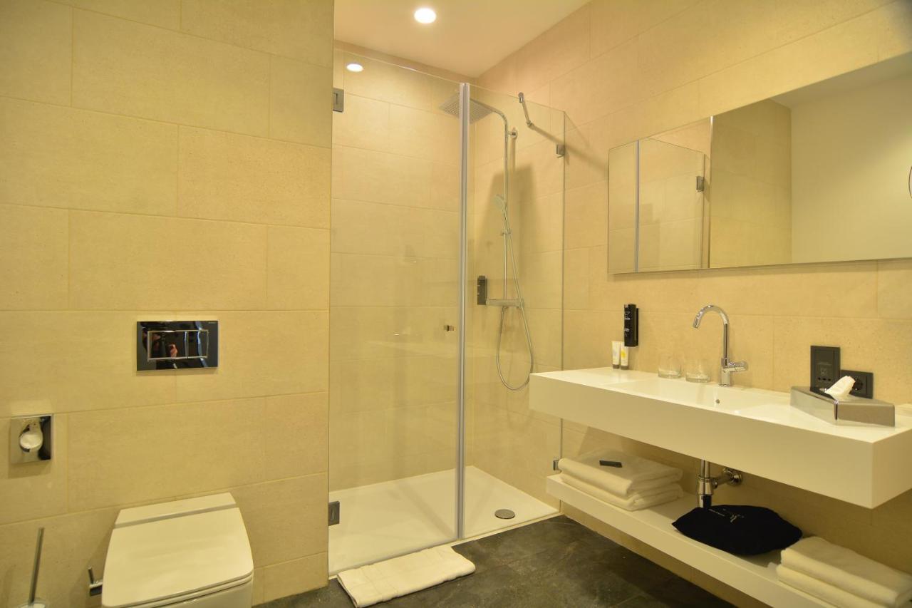 Mk Hotel Tirana Rinas Exterior photo A shower enclosure