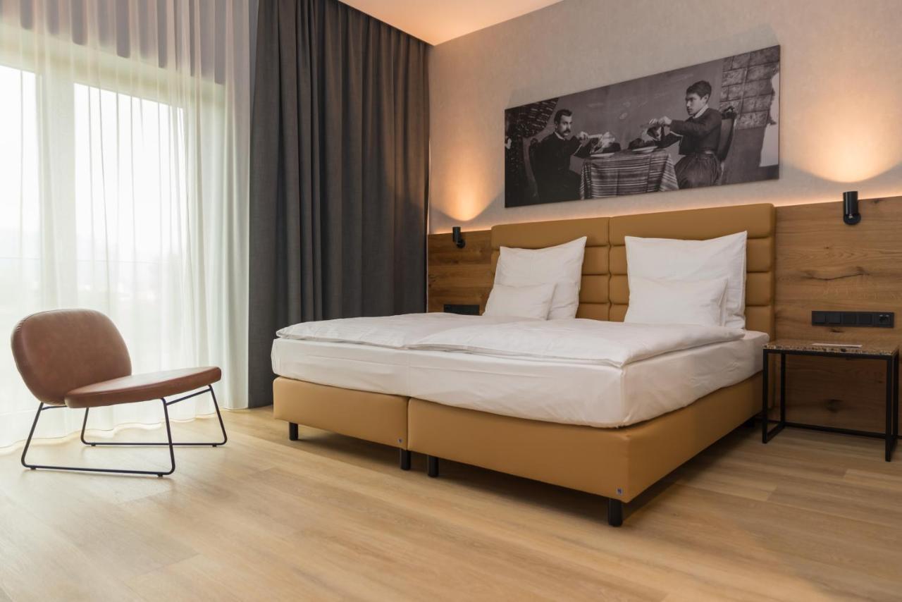 Mk Hotel Tirana Rinas Exterior photo A room at the hotel