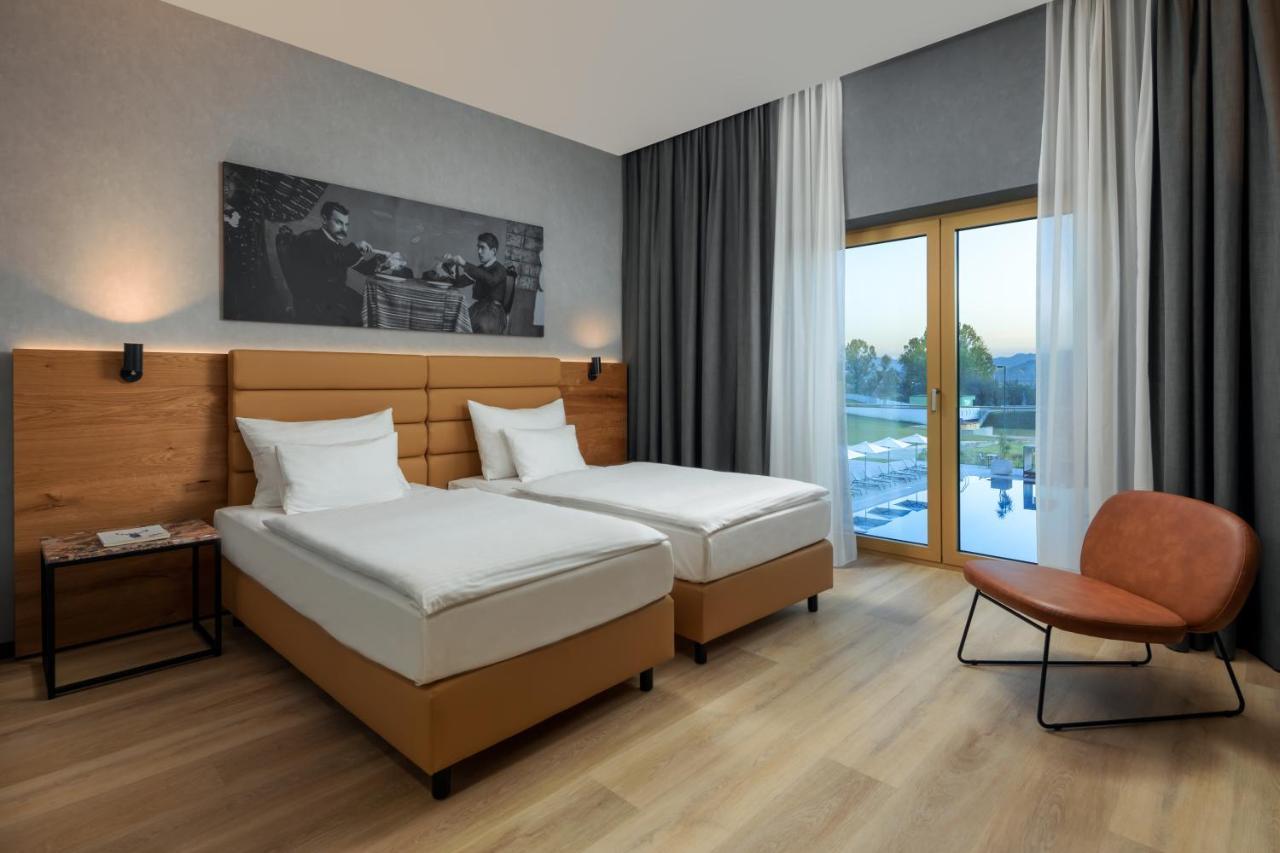 Mk Hotel Tirana Rinas Exterior photo A room at the hotel