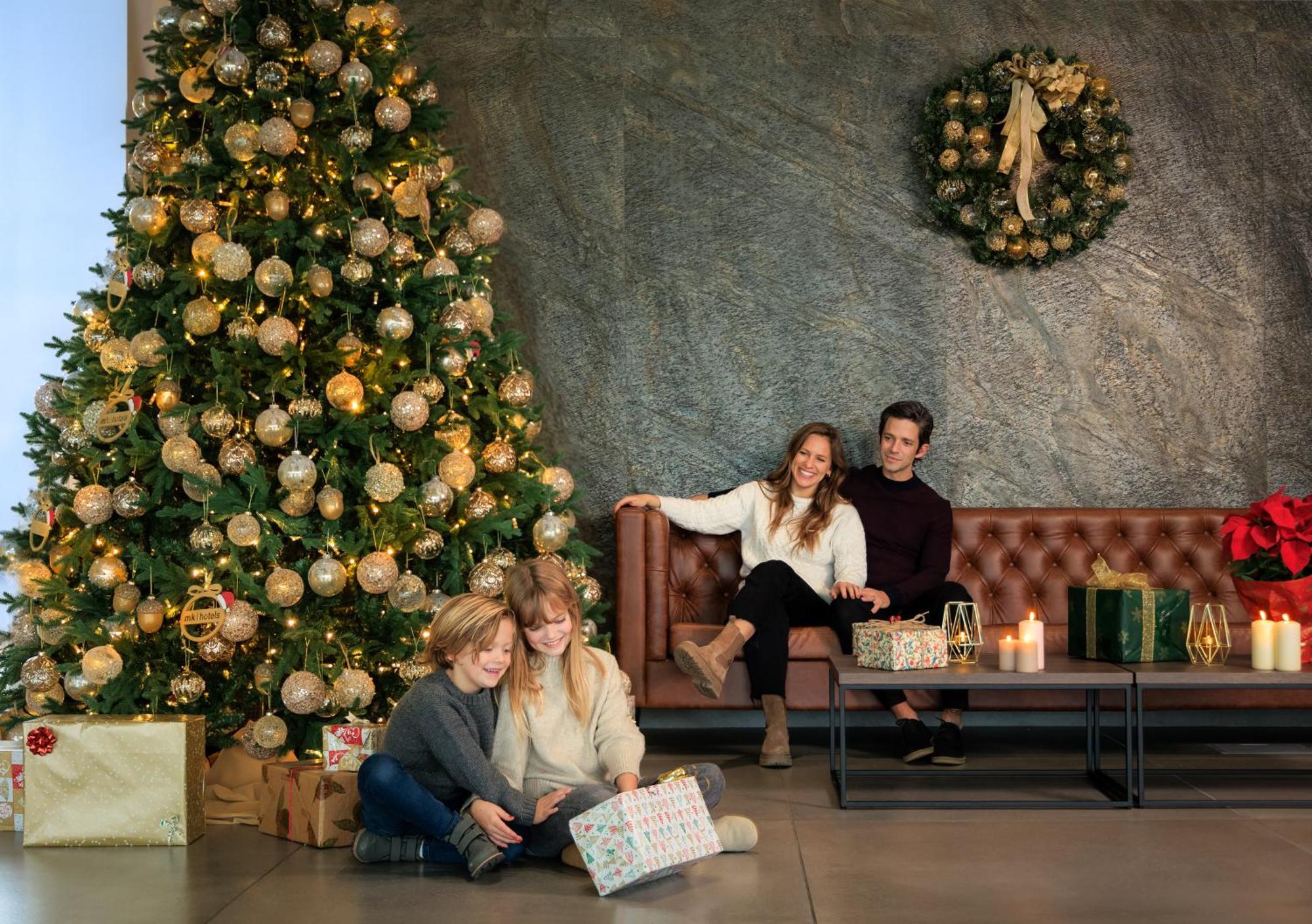 Mk Hotel Tirana Rinas Exterior photo The 2019 Christmas tree at the Four Seasons Hotel